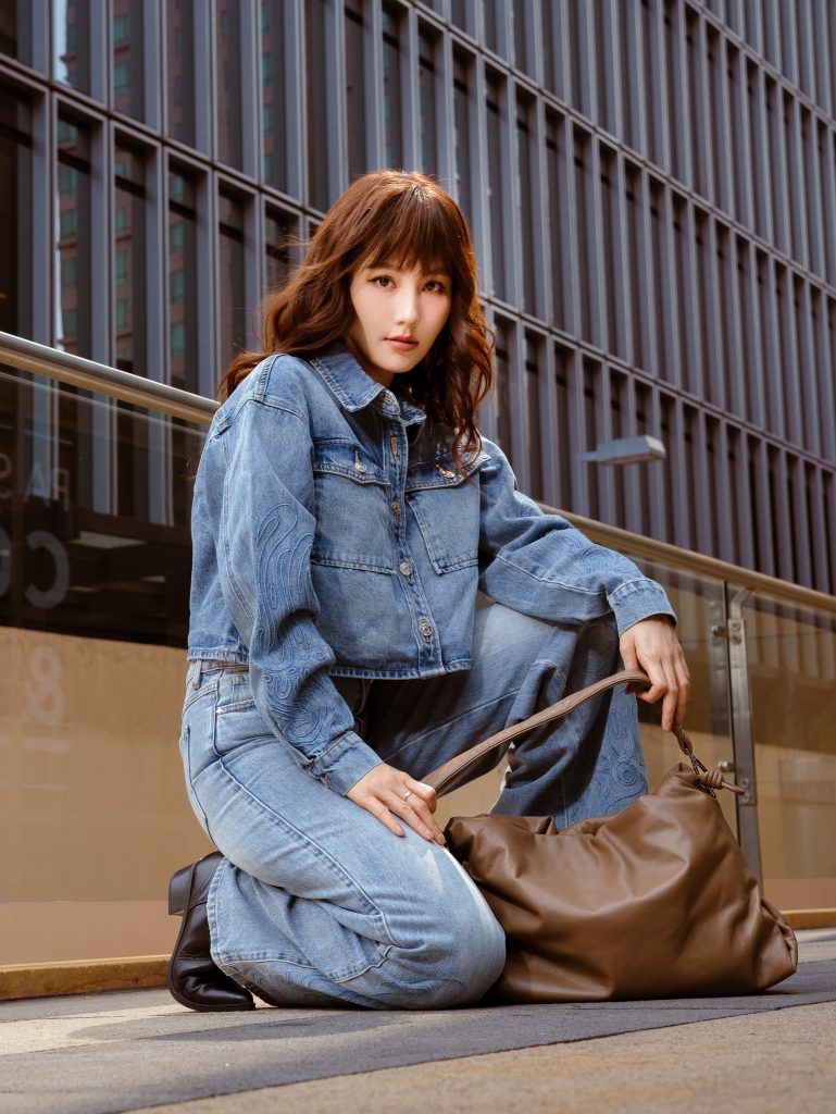 Diễm My 9X cùng phong cách denim-on-denim.