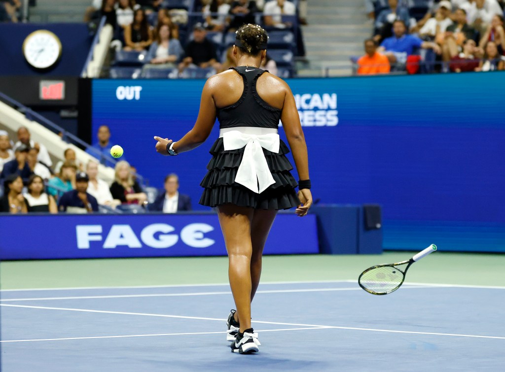 Diện mạo chiếc đầm của Naomi Osaka khi gỡ bỏ lớp tulle. Ảnh: Jason Szenes/New York Post.