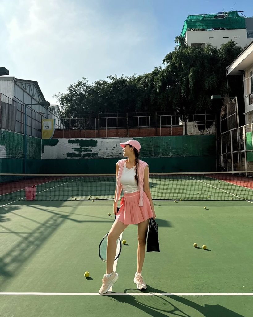 kinh nghiệm mua đồ tennis Lương Thùy Linh