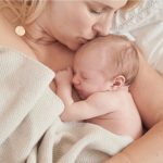 Mách mẹ 6 cách hiệu quả để giảm đau đầu ti khi cho con bú | Mothercare