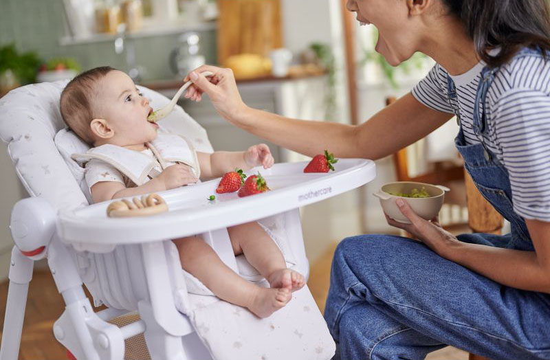 Nên cho bé ăn dặm dần từ loãng đến đặc là Cách cho bé ăn dặm đúng chuẩn